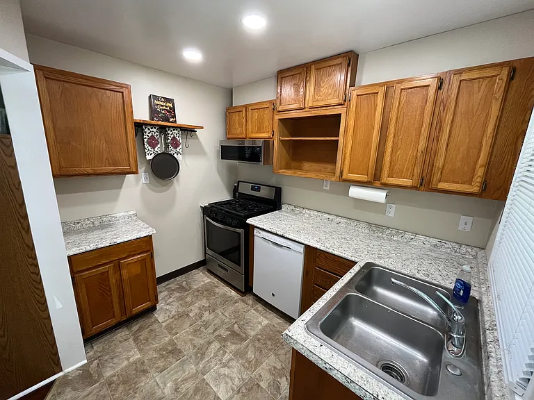 3117 Elmwood Dr — Photo 5