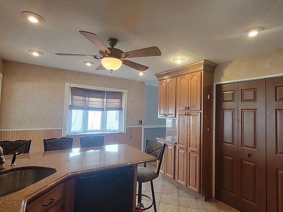 3rd image of 130 Sandalwood Dr