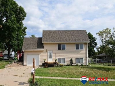 706 E 4th St, Hickman, NE, 68372