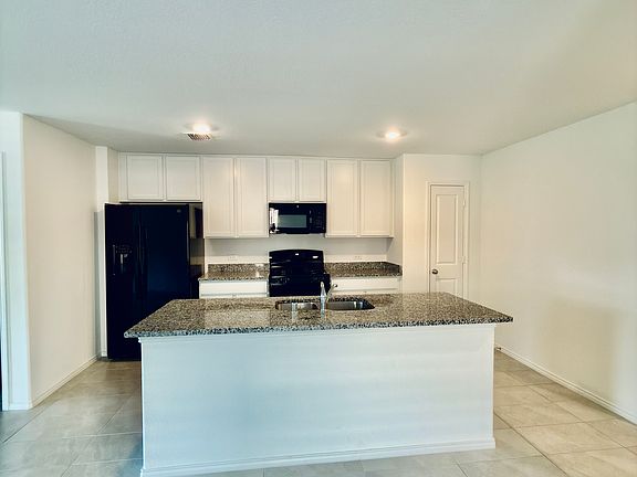 5th image of 607 Vicksburg Dr