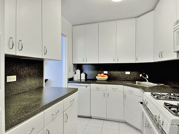 5th image of 200 W 79th St APT 6D