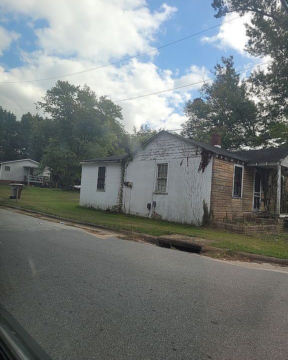 2nd image of 2711 Pinecroft Rd