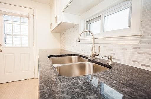 5th image of 12 Lynnmere Ave