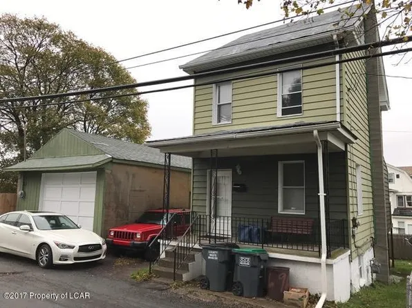 696 Lafayette Ct, Hazleton, PA 18201