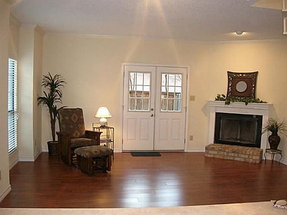 2nd image of 5701 Gaston Ave APT 1