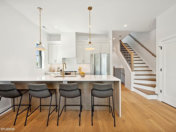 5th image of 2942 N Elston Ave #3