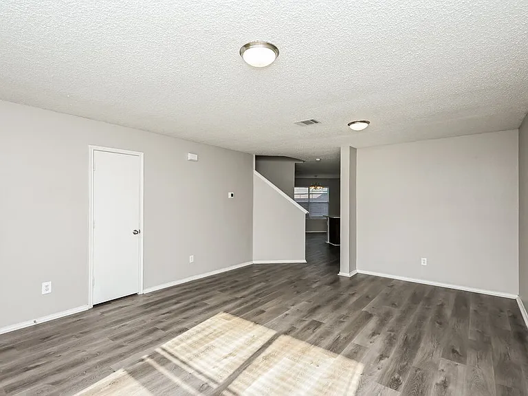 8304 Cutter Hill Ave — Photo 5