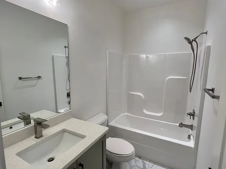 904 N Maple St — Photo 20
