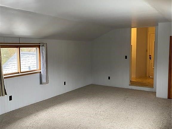 5th image of 2461 Bowen Rd
