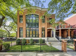 1852 W Wellington Ave, Chicago, IL 60657