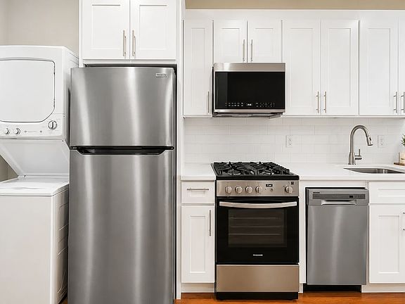 2nd image of 142 4th Ave APT 4