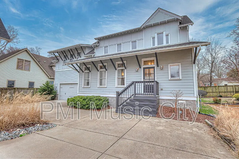4 bed, 3.5 bath, 3372 sqft, $5,895 — Photo 1
