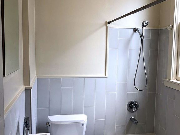 4th image of 1040 Howard St APT 6