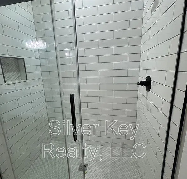 918 Stratford Ave — Photo 19