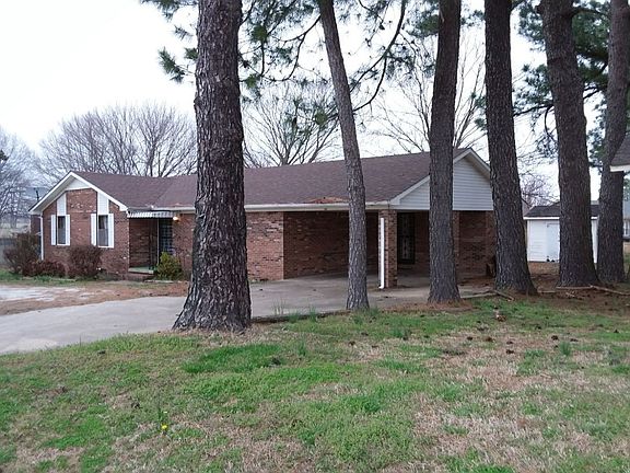 2nd image of 910 Pennell Ln