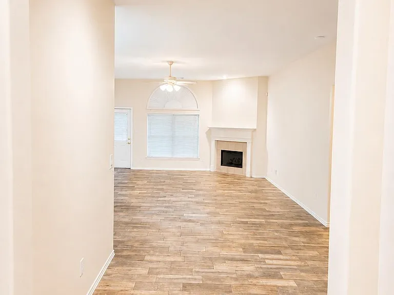 2319 Ligustrum Flower Dr — Photo 4