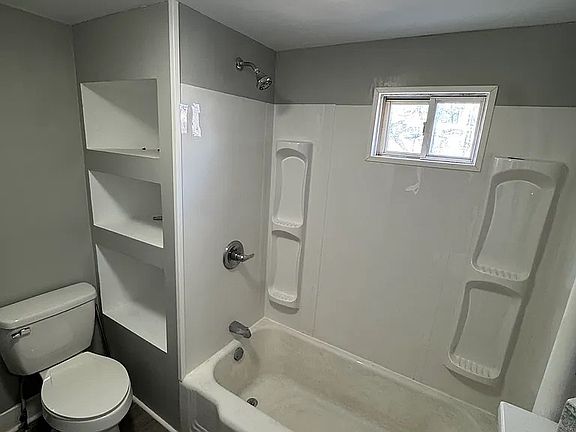 3rd image of 611 W Locust St