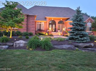 3571 Cedar Brook Dr, Rochester Hills, MI 48309