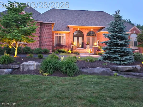 3571 Cedar Brook Dr, Rochester Hills, MI 48309