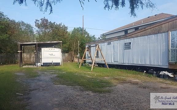 3rd image of 2310 Jeffery Ave