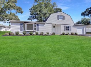 1343 Waverly Ave, Farmingville, NY 11738