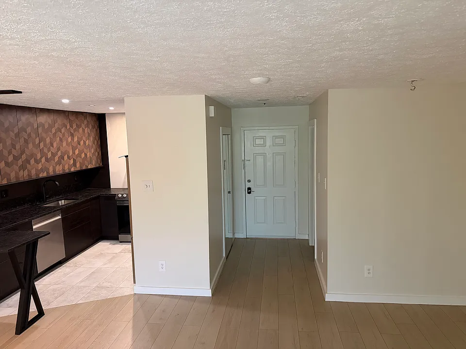 8 Russell Ave #308