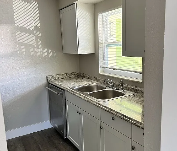 1426 Spring Ln #2 — Photo 6