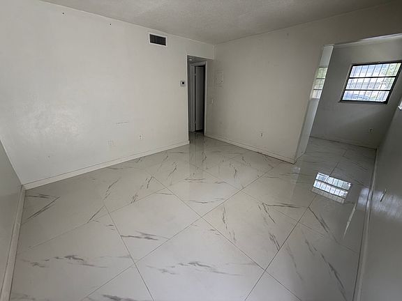 2nd image of 458 SW 6th St APT 1