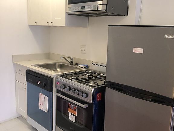 3rd image of 77 Saint Marks Pl #20