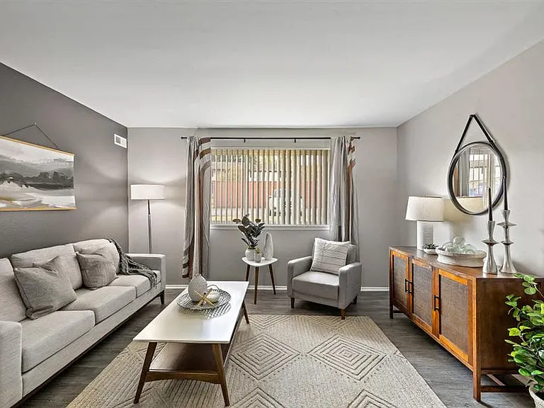 Residences at Grand Blanc Apartments - Grand Blanc, MI — Photo 13