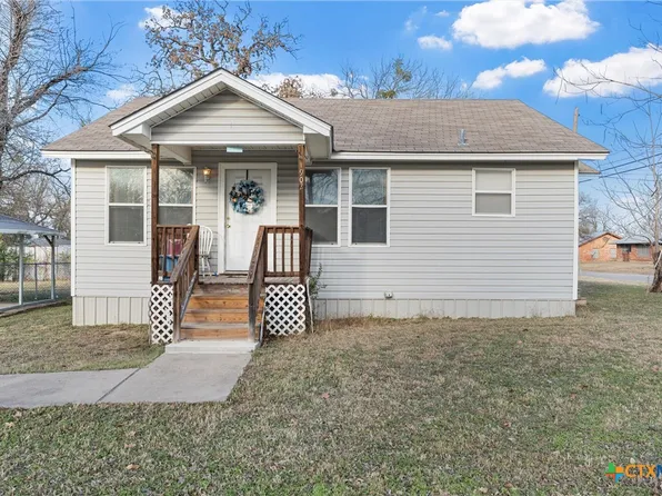 1902 N Fannin Ave, Cameron, TX 76520