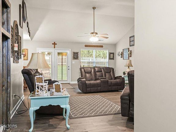 5th image of 2109 Bluebonnet Dr