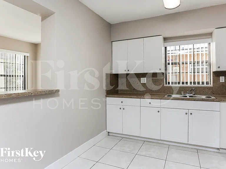 7720 Juniper St — Photo 8