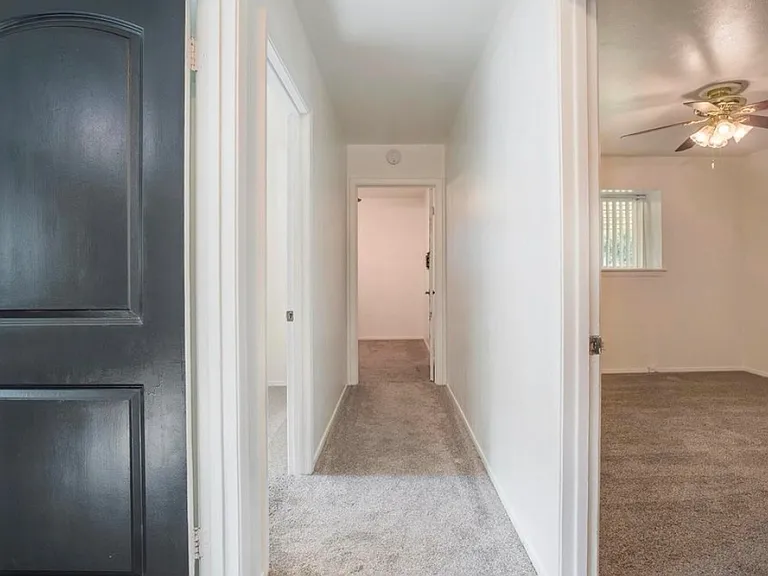 1102 E Rutgers Ln — Photo 8