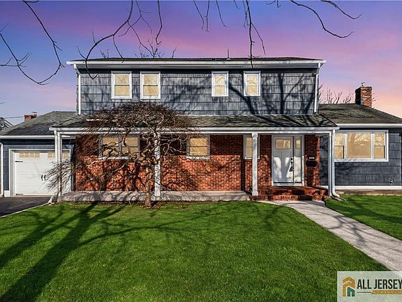 2nd image of 27 Sheppard Pl