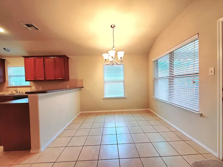 1925 Carol Ln — Photo 8