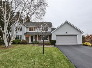54 Walnut Hill Dr, Penfield, NY 14526