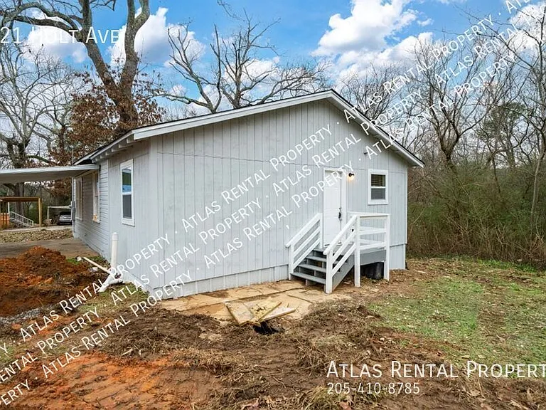 121 Holt Ave — Photo 4
