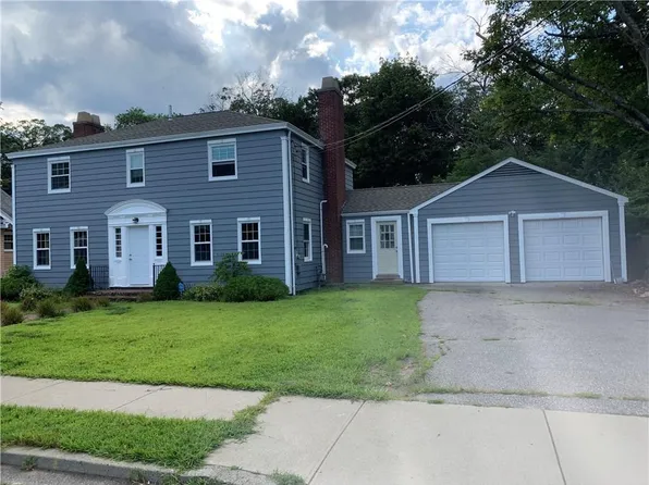 21 Summit Ave, North Smithfield, RI 02896