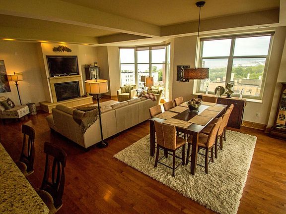 dining and living rooms with lake views!