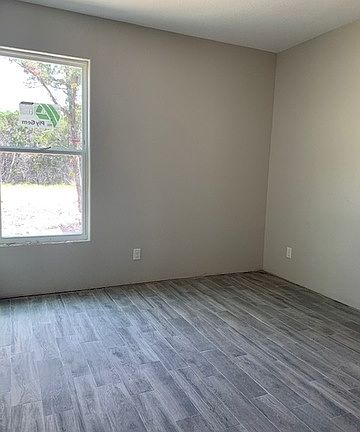 5th image of 1319 Whispering Hills Dr