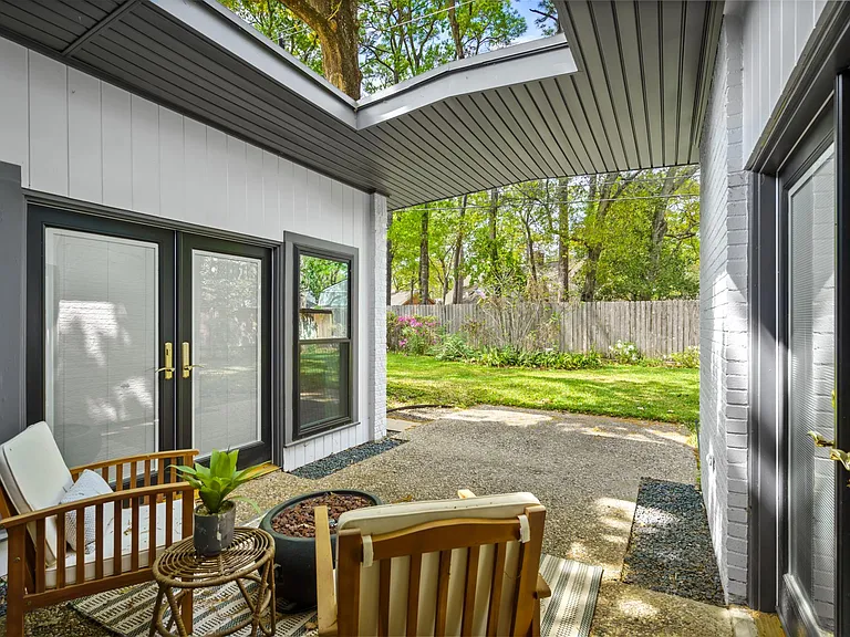 13122 Barryknoll Ln — Photo 37