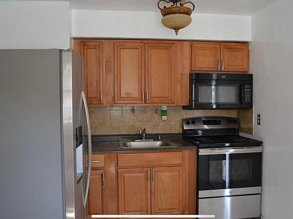 4th image of 24 Rossiter Ave Floor 1
