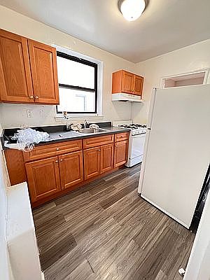 5th image of 85-16 Parklane #3A