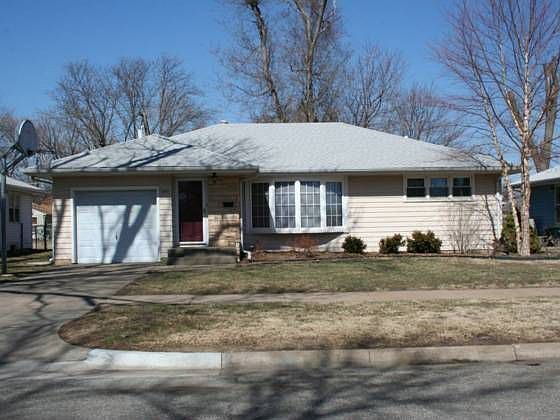 1st image of 1003 E Kirwin Ave