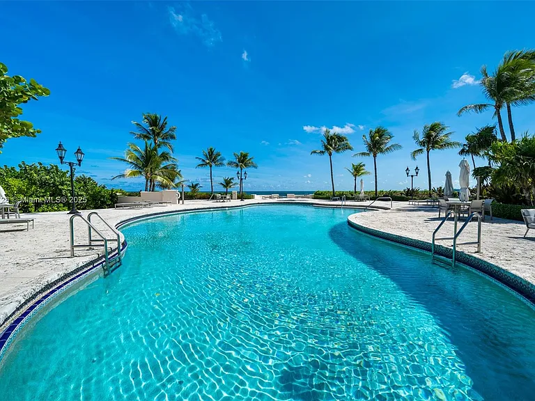 19227 Fisher Island Dr #19227 — Photo 31