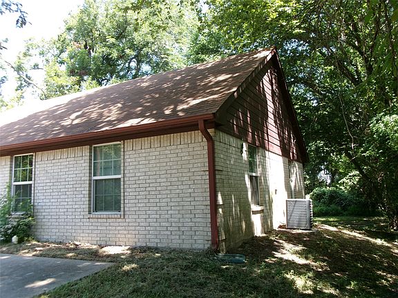 3rd image of 204 Maxwell St
