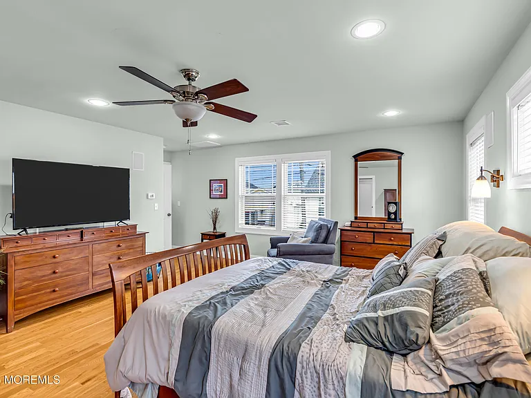 306 Ocean Park Ave — Photo 20