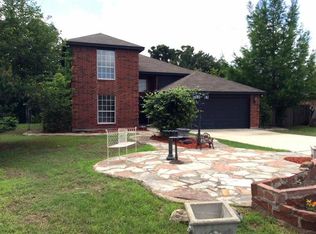 752 Hunter Ct, Azle, TX 76020