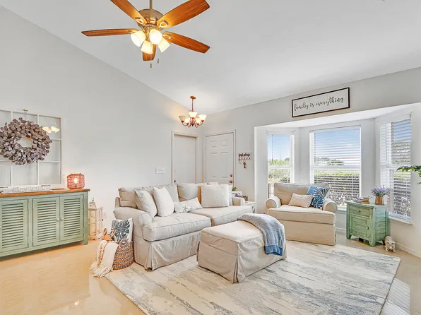 5805 NW Dooley Circle, Port St Lucie, FL 34986